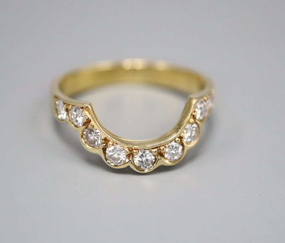 An 18ct gold and diamond dress ring, size K